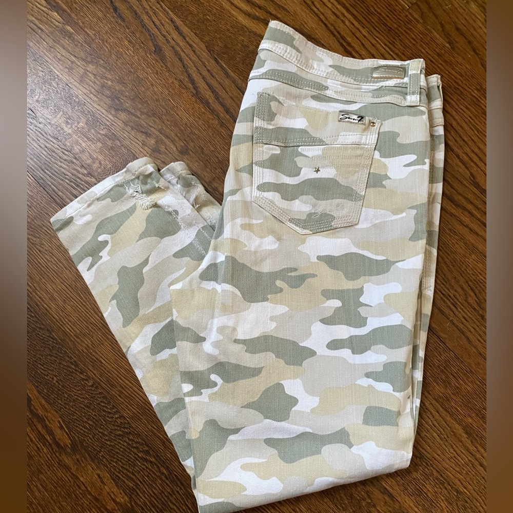 SEVEN7 Camo Distressed mid rise slim leg jeans Sz 14